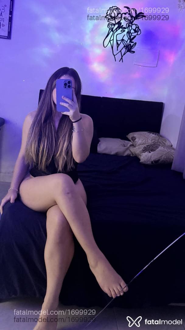 Acompanhante mulher com cabelo castanho de olhos castanhos em Caraguatatuba - Mel Oliveira
