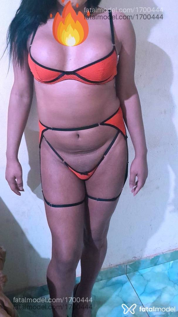 Acompanhante mulher trans morena (o) de olhos castanhos em Campo Verde - Morena