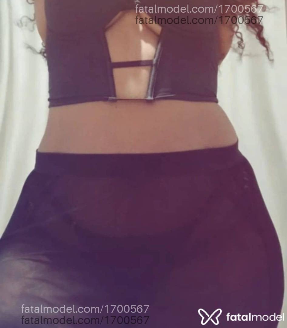 Acompanhante mulher morena (o) de olhos pretos - Pamella