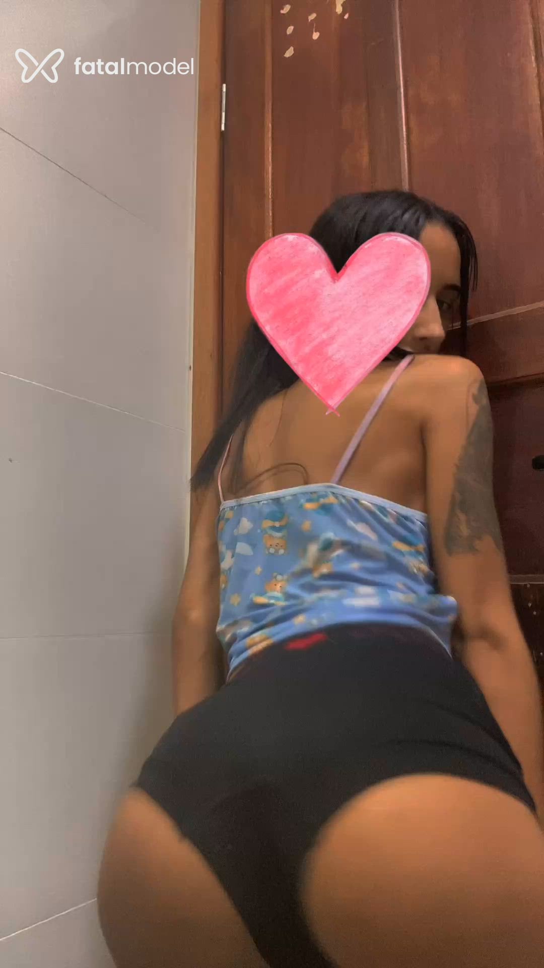Acompanhante mulher morena (o) de olhos pretos - Iza