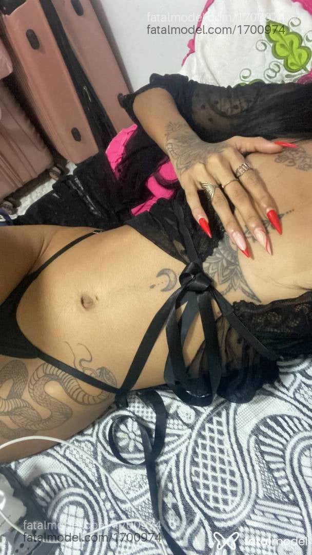 Acompanhante mulher morena (o) de olhos pretos - Iza