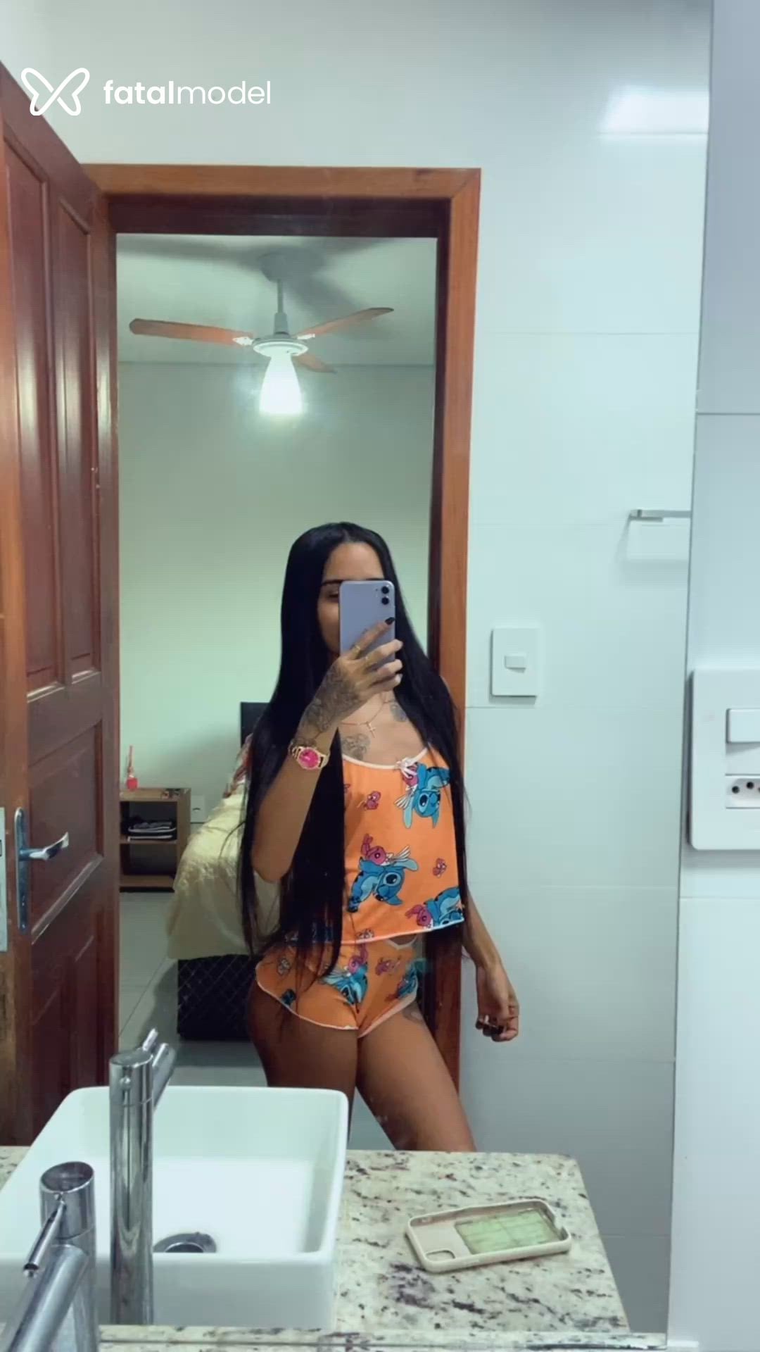 Acompanhante mulher morena (o) de olhos pretos - Iza