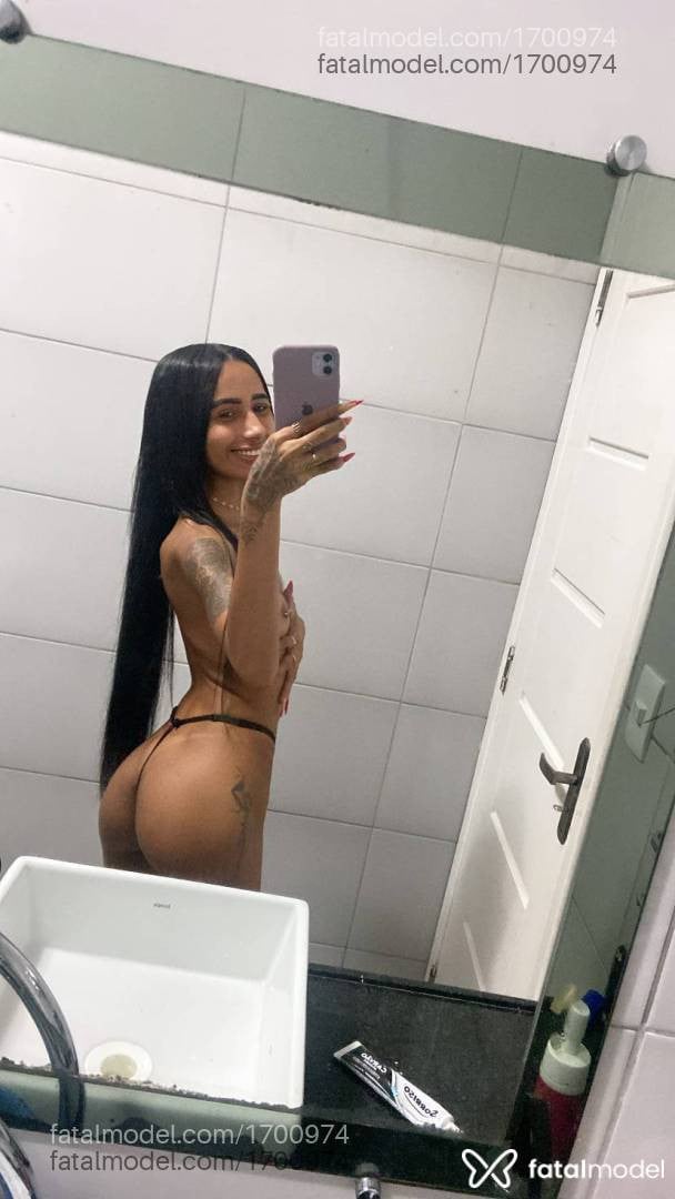 Acompanhante mulher morena (o) de olhos pretos - Iza