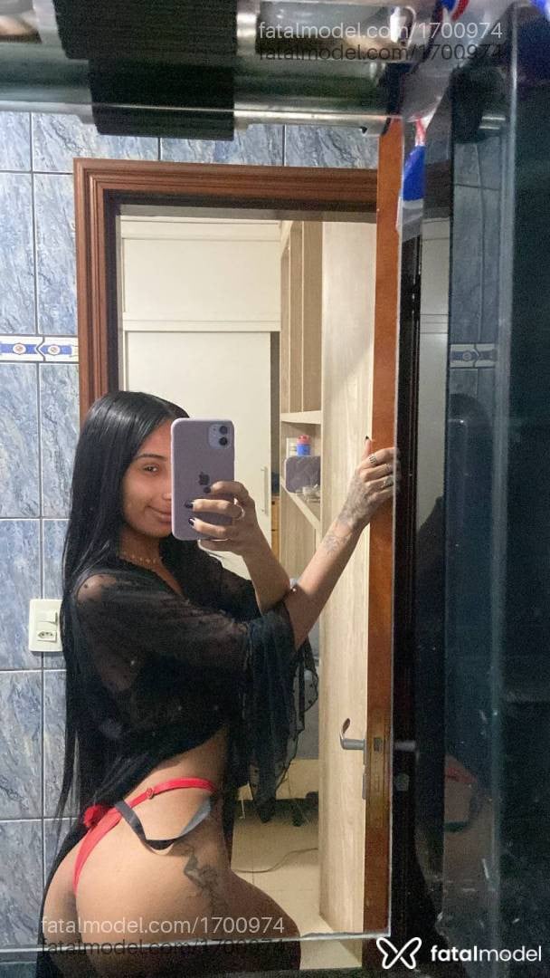 Acompanhante mulher morena (o) de olhos pretos - Iza