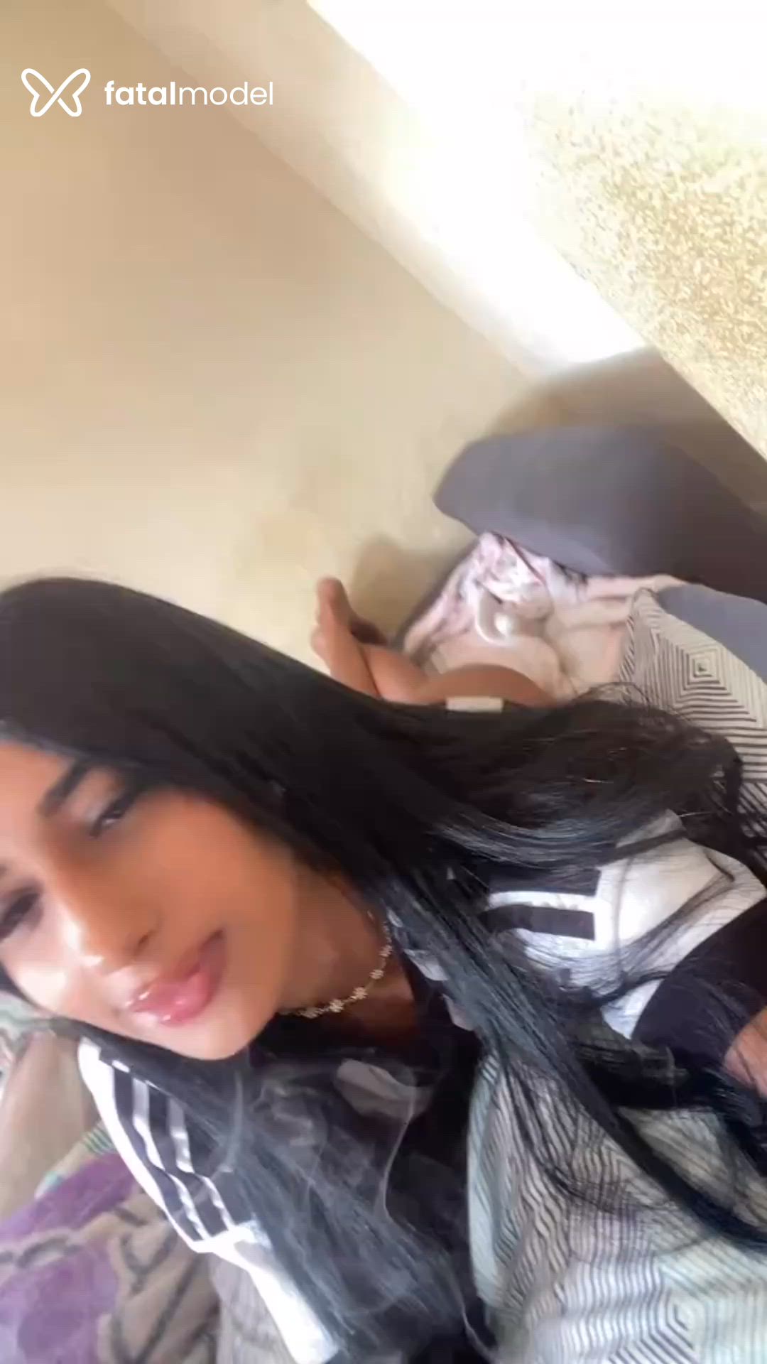 Acompanhante mulher morena (o) de olhos pretos - Iza