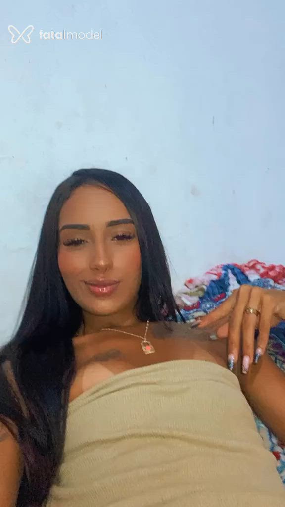 Acompanhante mulher morena (o) de olhos pretos - Iza