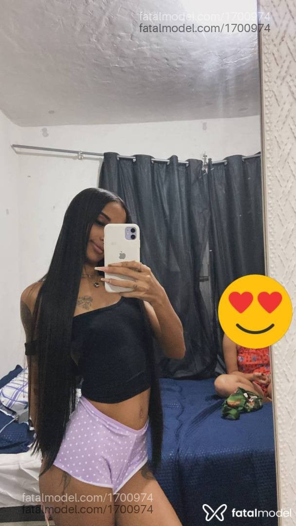 Acompanhante mulher morena (o) de olhos pretos - Iza