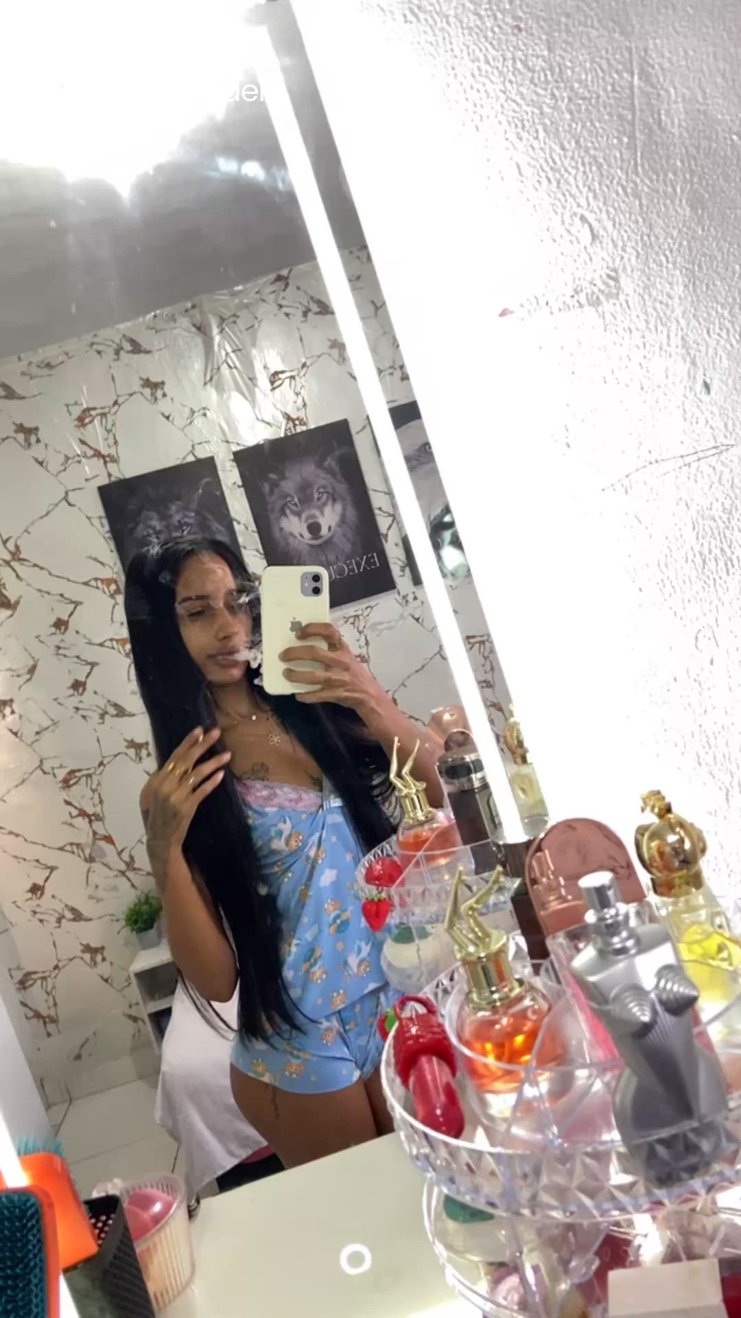 Acompanhante mulher morena (o) de olhos pretos - Iza