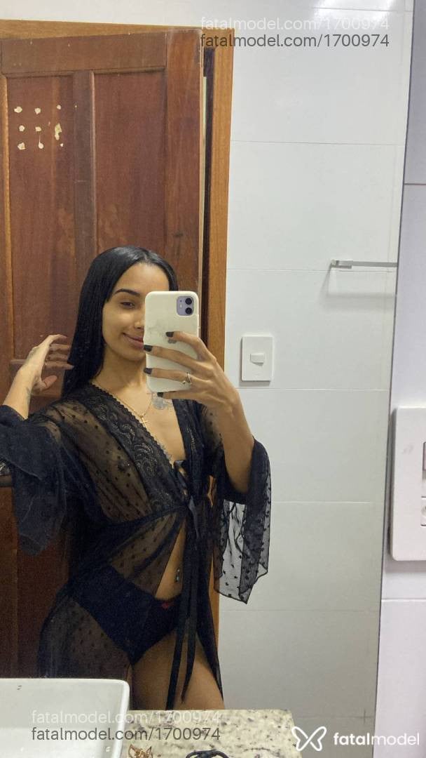 Acompanhante mulher morena (o) de olhos pretos - Iza
