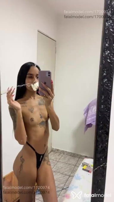 Acompanhante mulher morena (o) de olhos pretos em Petrópolis Acompanhante mulher morena (o) de olhos pretos em Petrópolis - Iza