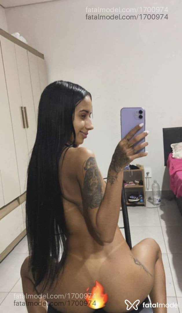 Acompanhante mulher morena (o) de olhos pretos - Iza