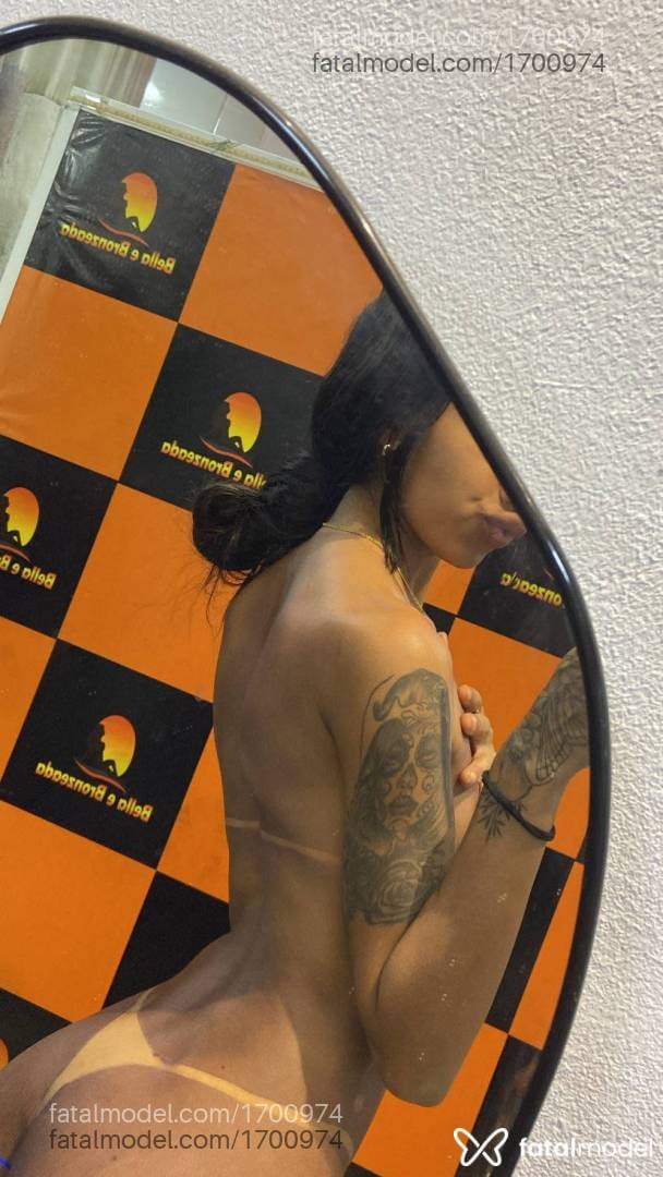 Acompanhante mulher morena (o) de olhos pretos - Iza