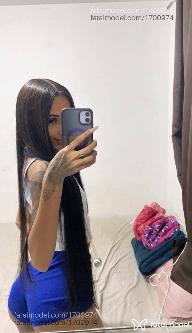 Acompanhante mulher morena (o) de olhos pretos - Iza