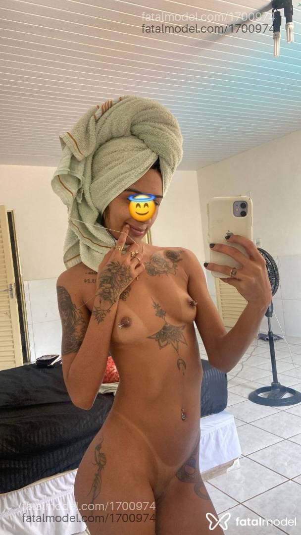 Acompanhante mulher morena (o) de olhos pretos - Iza