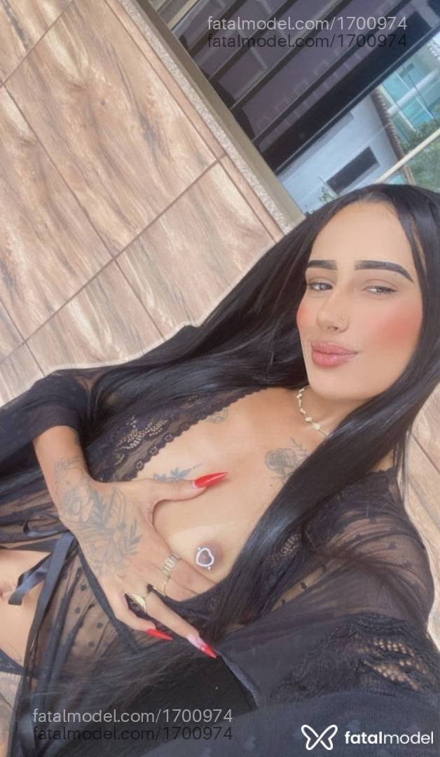 Acompanhante mulher morena (o) de olhos pretos - Iza