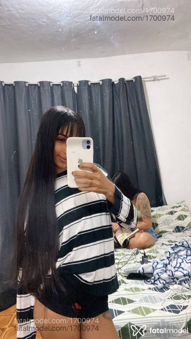 Acompanhante mulher morena (o) de olhos pretos - Iza