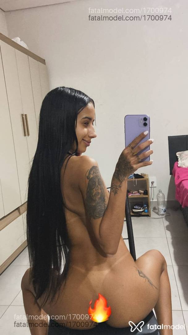 Acompanhante mulher morena (o) de olhos pretos - Iza