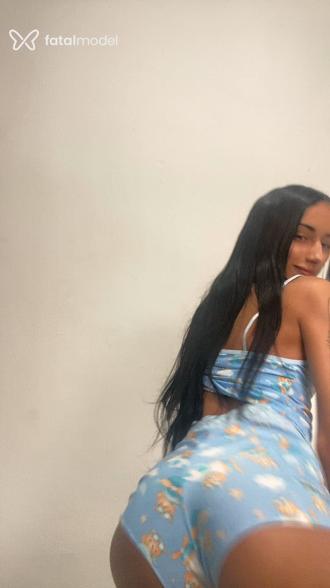 Acompanhante mulher morena (o) de olhos pretos - Iza