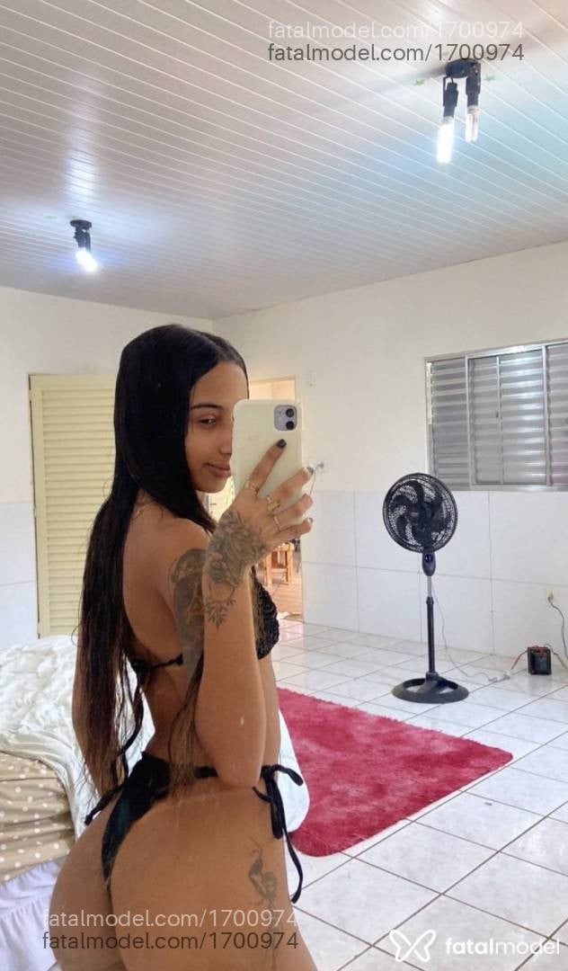 Acompanhante mulher morena (o) de olhos pretos - Iza
