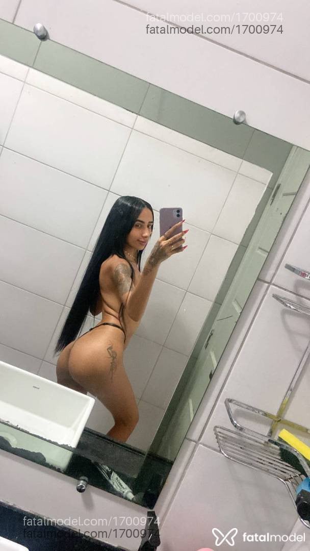 Acompanhante mulher morena (o) de olhos pretos - Iza