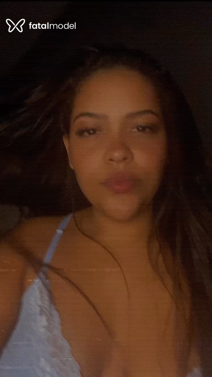 Acompanhante mulher com cabelo castanho de olhos castanhos - Camila