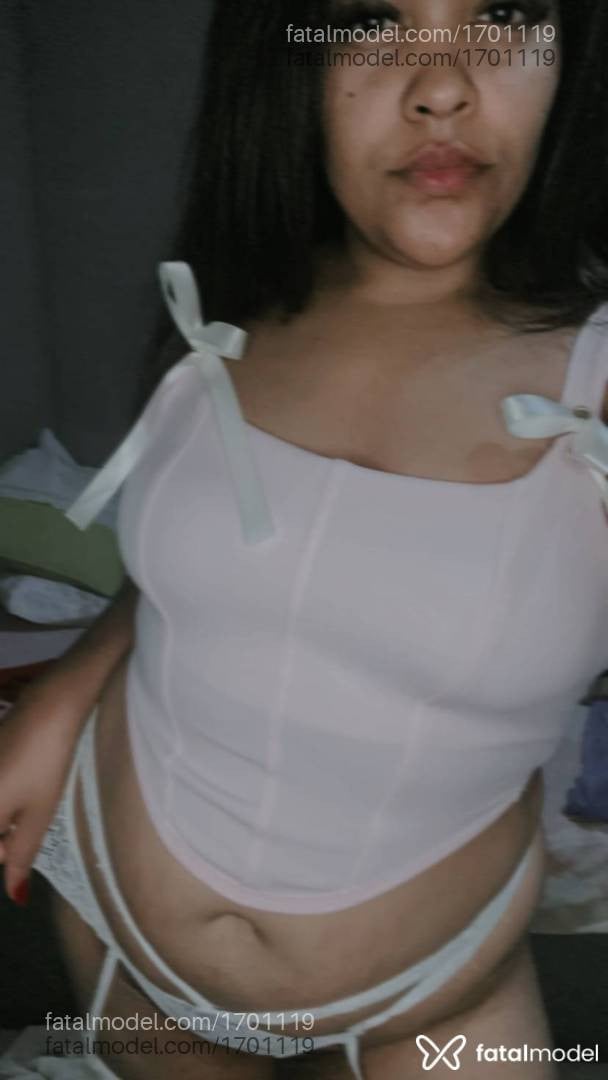 Acompanhante mulher com cabelo castanho de olhos castanhos - Camila