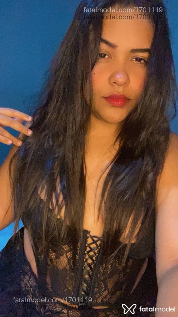 Acompanhante mulher com cabelo castanho de olhos castanhos - Camila