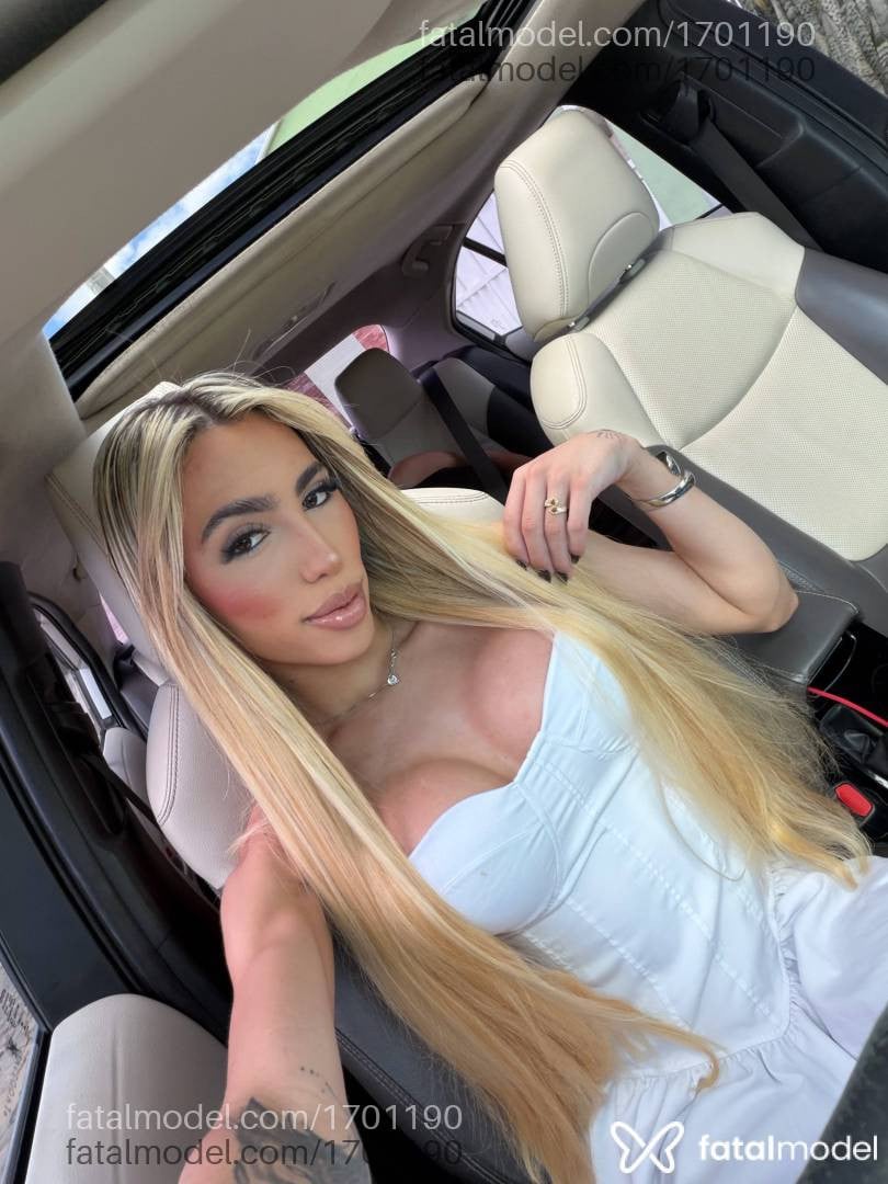 Acompanhante mulher trans com cabelo castanho de olhos castanhos em Salvador - Emmy Garcia