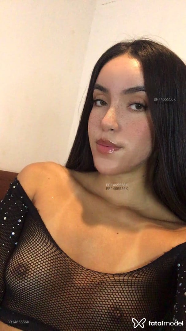 Acompanhante mulher morena (o) de olhos castanhos - Candy Debby