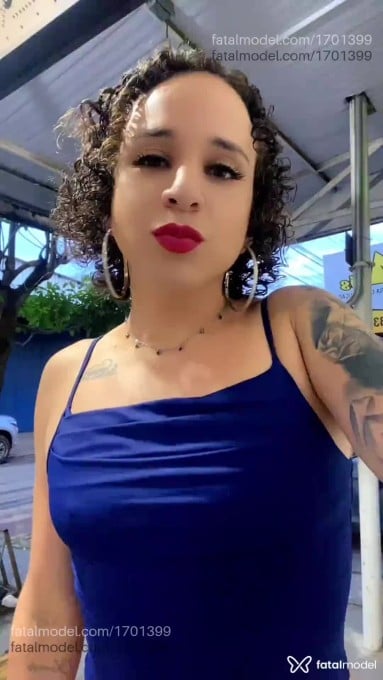 Acompanhante mulher com cabelo castanho de olhos verdes em Goiânia - Savana Oliveira