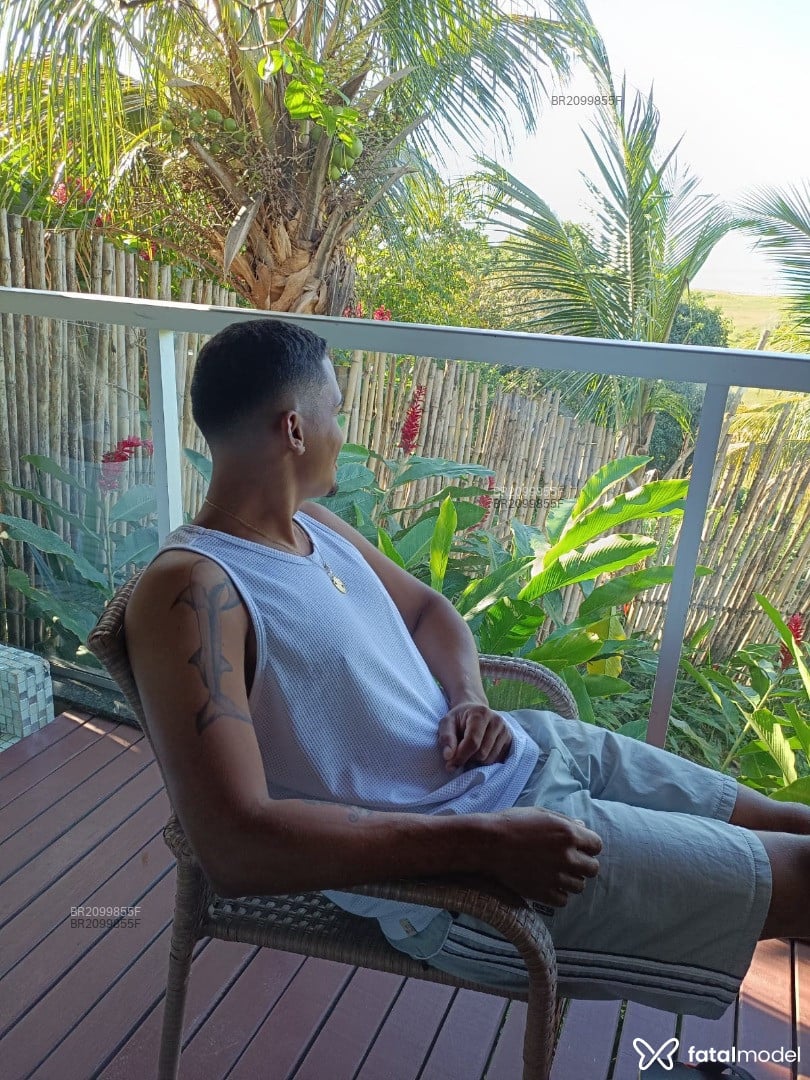 Acompanhante homem com cabelo castanho de olhos castanhos em Rio de Janeiro - Guilherme Oem