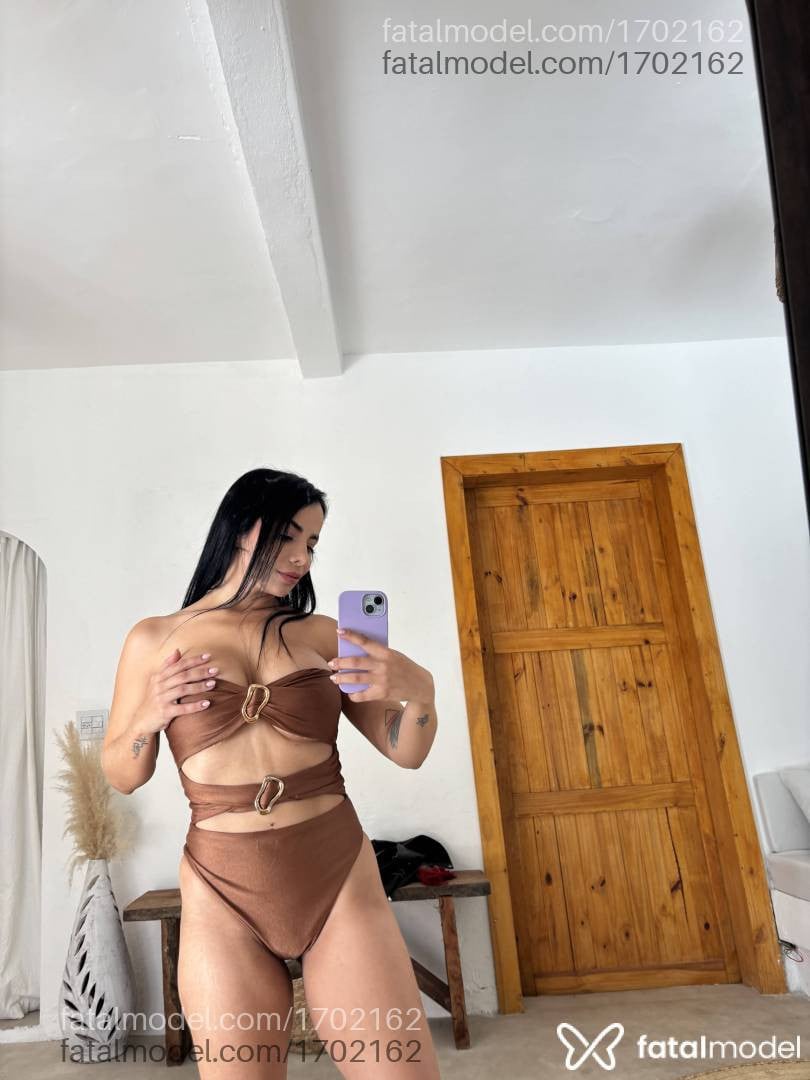 Acompanhante mulher morena (o) de olhos castanhos - Celine