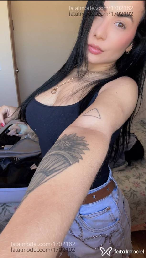 Acompanhante mulher morena (o) de olhos castanhos - Celine