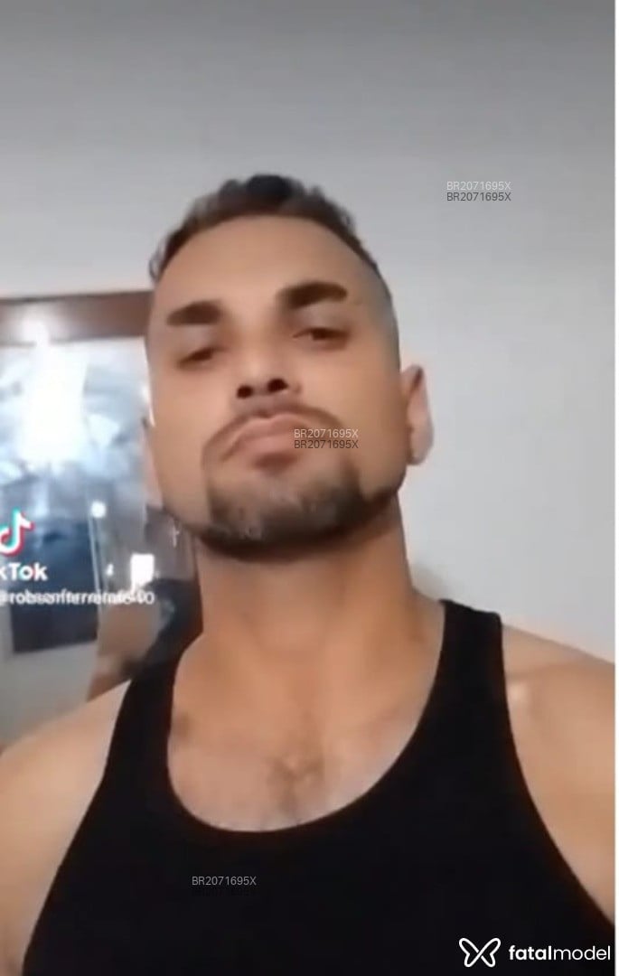 Acompanhante homem com cabelo castanho de olhos castanhos - Gaúchozl