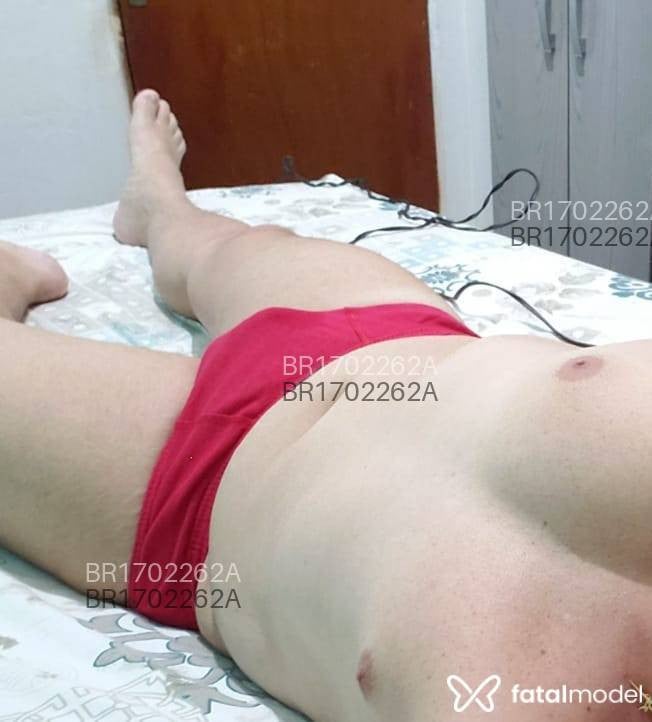 Acompanhante homem com cabelo castanho de olhos verdes em Sumaré - Richard