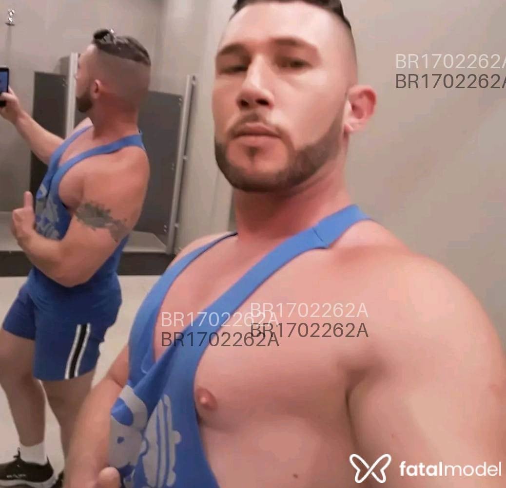 Acompanhante homem com cabelo castanho de olhos verdes em Sumaré - Richard