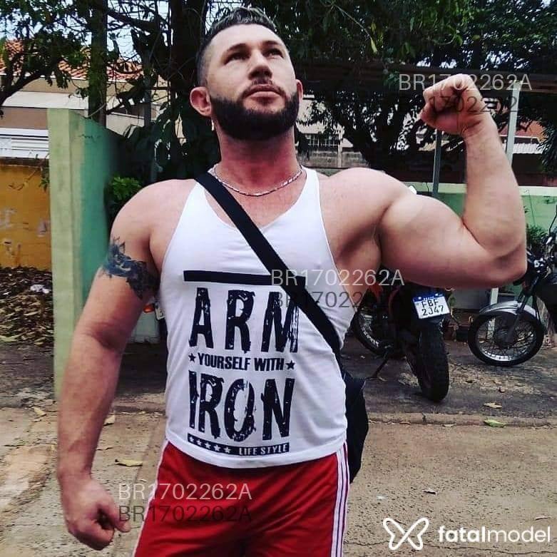 Acompanhante homem com cabelo castanho de olhos verdes em Sumaré - Richard