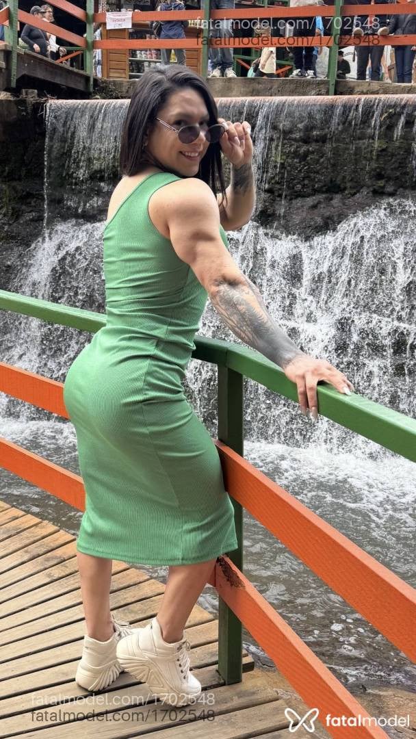 Acompanhante mulher com cabelo castanho de olhos pretos - Juh