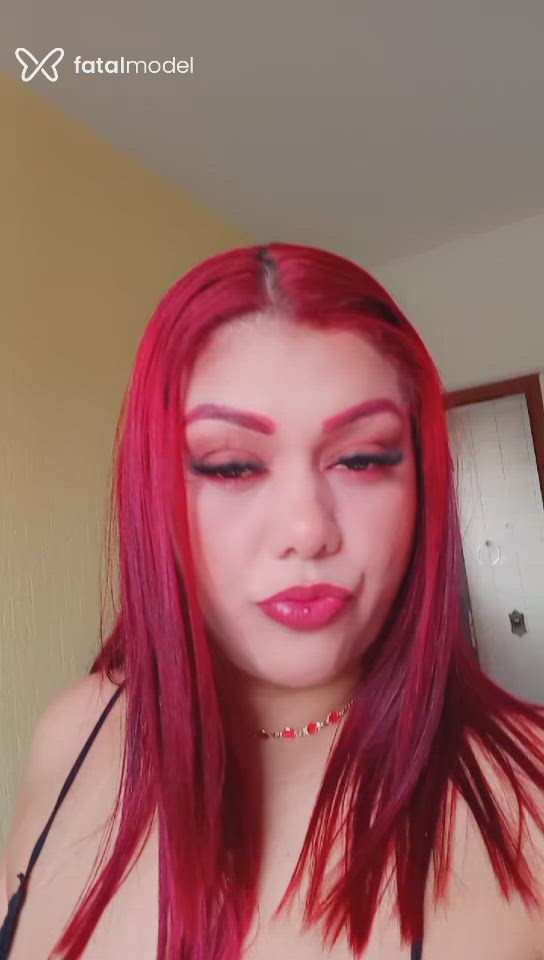 Acompanhante mulher ruiva (o) de olhos castanhos - Mirella Magalhães