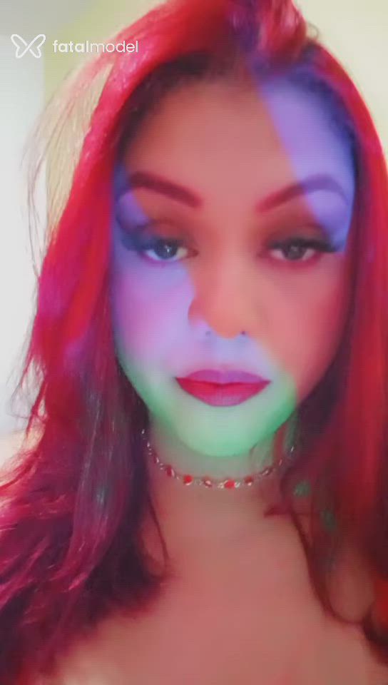 Acompanhante mulher ruiva (o) de olhos castanhos - Mirella Magalhães