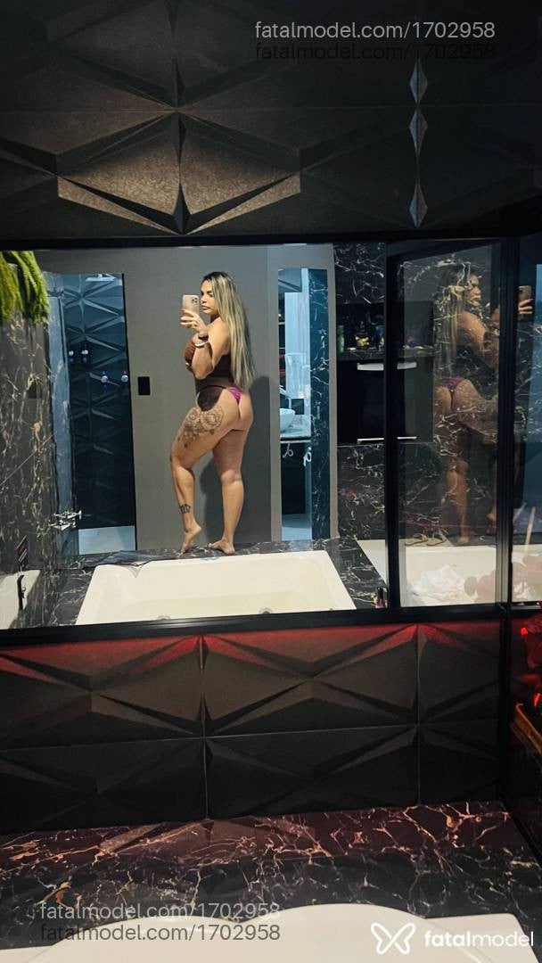 Acompanhante mulher loira (o) de olhos castanhos em Ubá - Letícia Martins