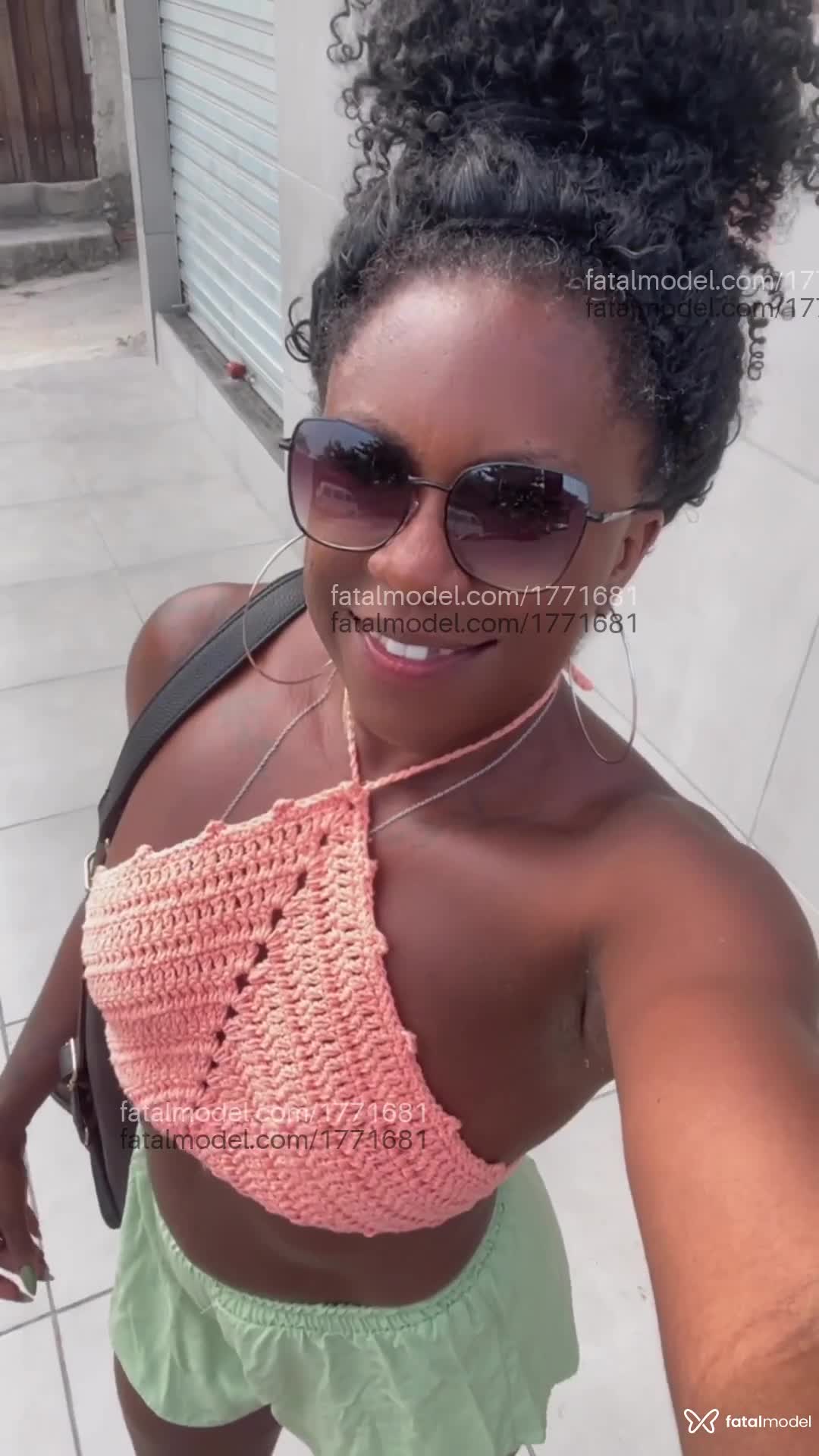 Acompanhante mulher com cabelo castanho de olhos pretos - Luciana