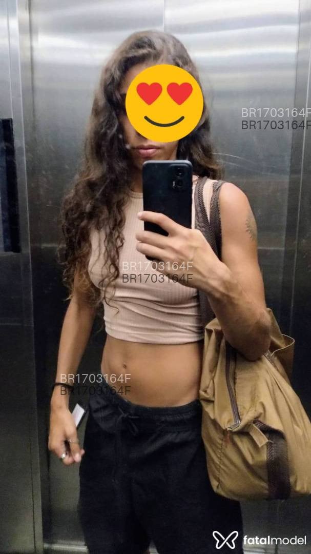 Acompanhante mulher com cabelo castanho de olhos mel em Macaé - MARIA EDUARDA