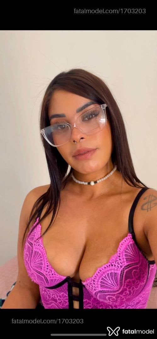 Acompanhante mulher com cabelo castanho de olhos castanhos - Eliza Martins