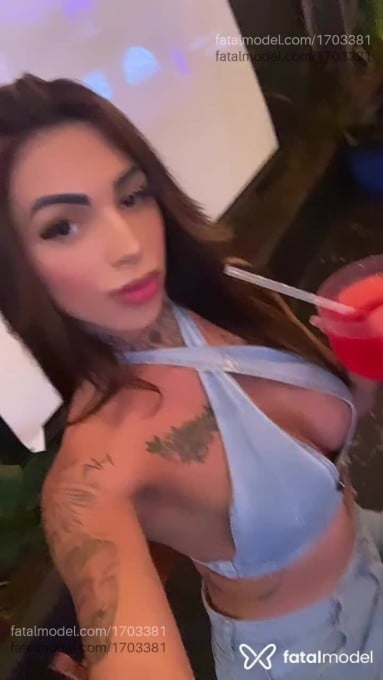 Acompanhante mulher trans com cabelo colorido de olhos pretos em Botucatu - Julia Gabrielly