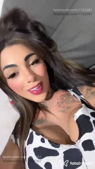 Acompanhante mulher trans com cabelo colorido de olhos pretos em Botucatu - Julia Gabrielly