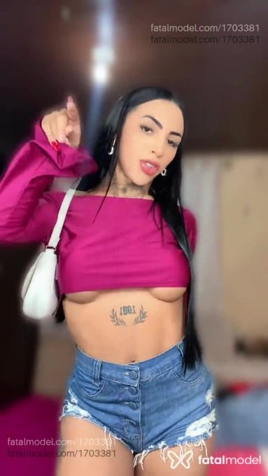 Acompanhante mulher trans com cabelo colorido de olhos pretos em Botucatu - Julia Gabrielly