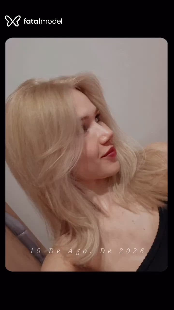 Acompanhante mulher loira (o) de olhos castanhos - Júlia Mistral
