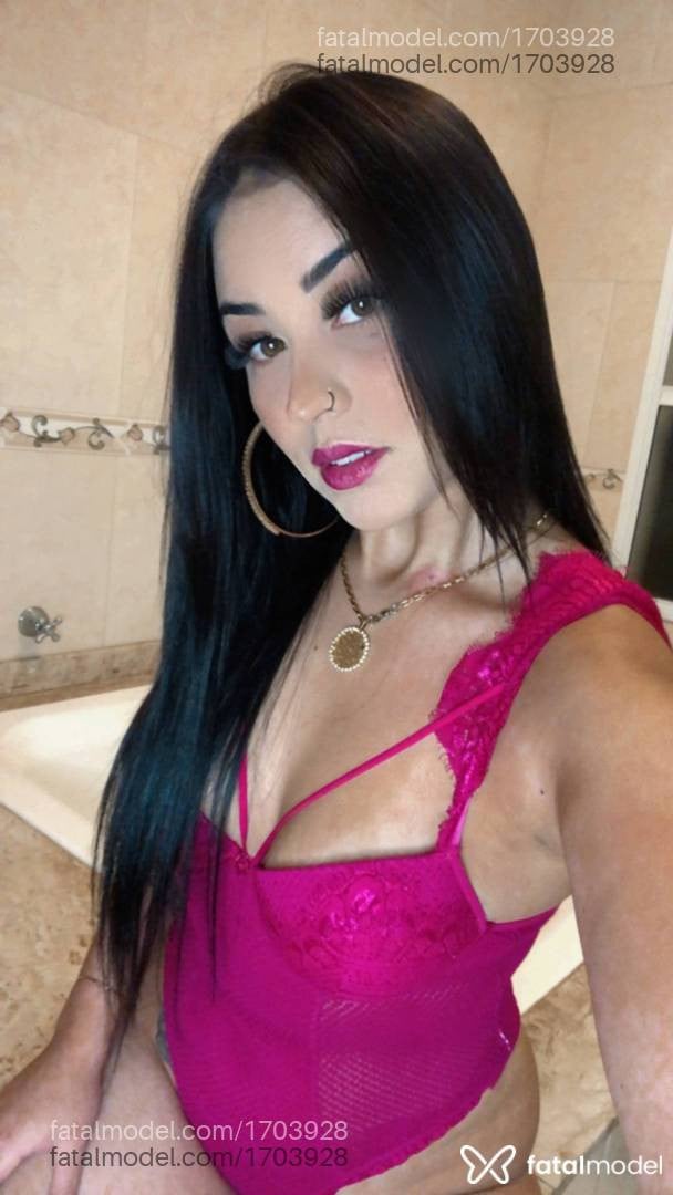Acompanhante mulher morena (o) de olhos mel - Cami Martins