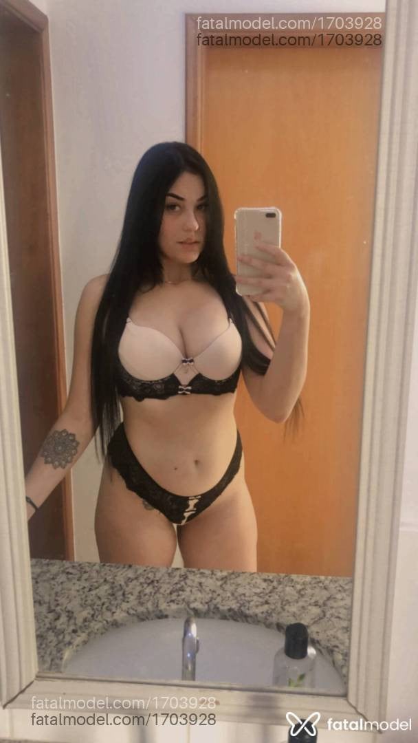 Acompanhante mulher morena (o) de olhos mel - Cami Martins